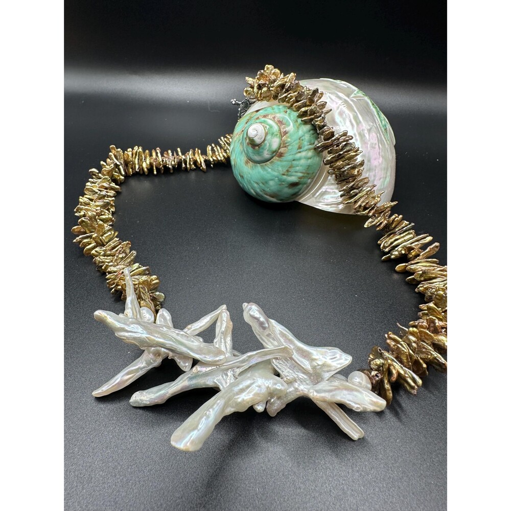 Green Biwa pearl necklace, textured white baroque choker, bronze toggle clasp - Picture 13 of 16